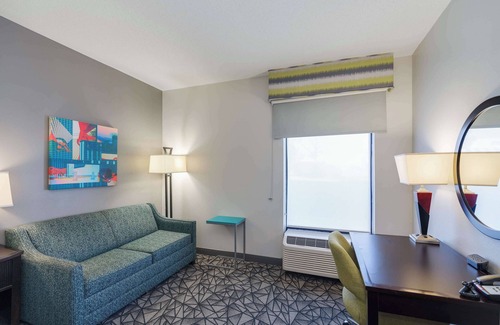 Bloomington Hotel | Hampton Inn Bloomington West