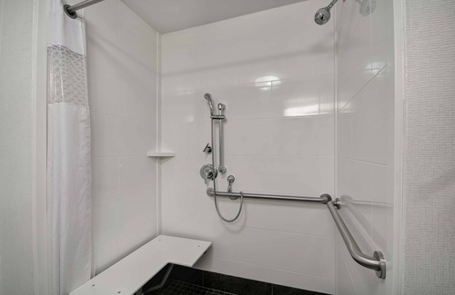 Blue Ash Hotel | Hampton Inn Blue Ash/Cincinnati