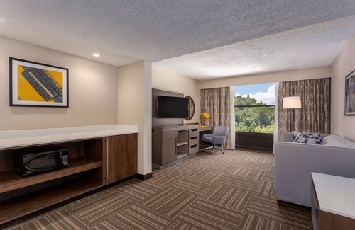 Bristol Hotel | Hampton Inn Bristol