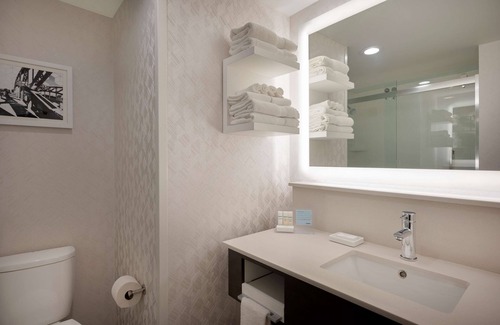 East Cambridge Hotel | Hampton Inn by Hilton Boston/Cambridge