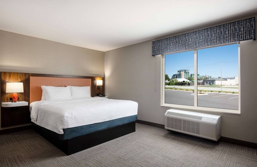 Ashwaubenon Hotel | Hampton Inn by Hilton Green Bay Stadium