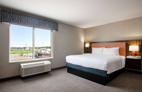 Ashwaubenon Hotel | Hampton Inn by Hilton Green Bay Stadium