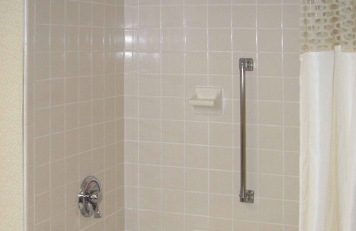 Colgate Hotel | Hampton Inn by Hilton Milwaukee Northwest