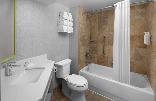 Gateway District Hotel | Hampton Inn Cleveland-Downtown