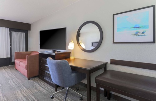 Fort Walton Beach Hotel | Hampton Inn Ft. Walton Beach