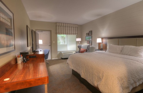Gatlinburg Hotel | Hampton Inn Gatlinburg Historic Nature Trail