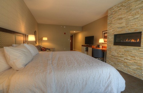 Gatlinburg Hotel | Hampton Inn Gatlinburg Historic Nature Trail
