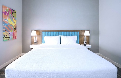 Hays Hotel | Hampton Inn Hays-North of I-70