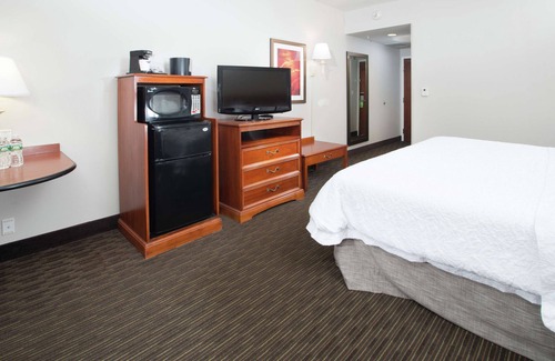 Linden Hotel | Hampton Inn Linden