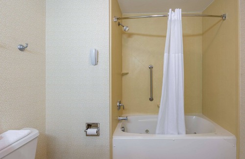 Pittsburg Hotel | Hampton Inn London-North