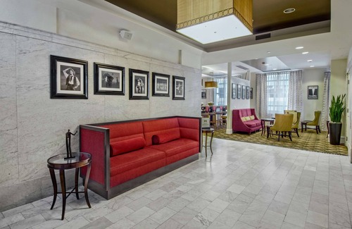 The Loop Hotel | Hampton Inn Majestic Chicago Theatre District