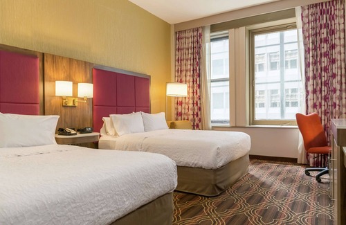 The Loop Hotel | Hampton Inn Majestic Chicago Theatre District