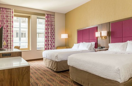 The Loop Hotel | Hampton Inn Majestic Chicago Theatre District
