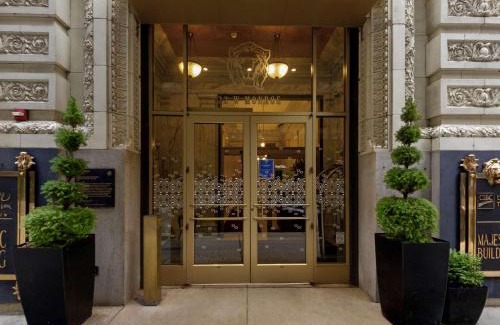 The Loop Hotel | Hampton Inn Majestic Chicago Theatre District