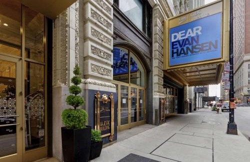 The Loop Hotel | Hampton Inn Majestic Chicago Theatre District