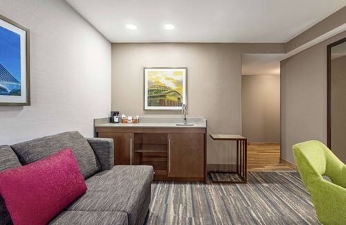 Brookfield Hotel | Hampton Inn Milwaukee/Brookfield