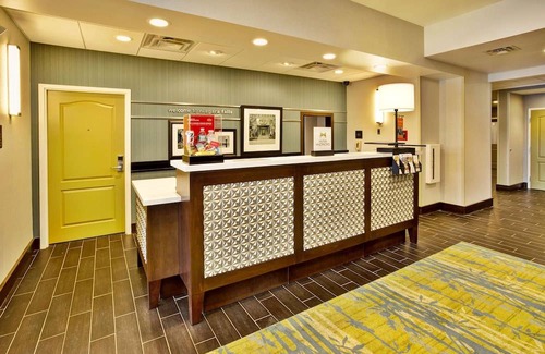 Niagara Falls Hotel | Hampton Inn Niagara Falls/ Blvd