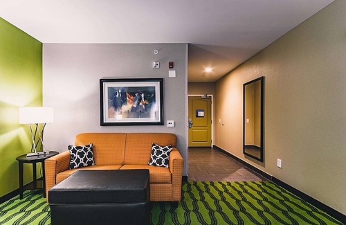 Niagara Falls Hotel | Hampton Inn Niagara Falls/ Blvd