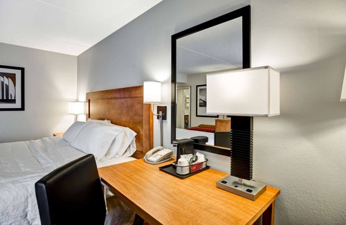 Fleet Hotel | Hampton Inn Norfolk-Naval Base