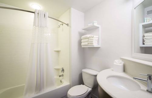 Plymouth Meeting Hotel | Hampton Inn Philadelphia/Plymouth Meeting