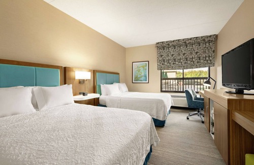 Portland Hotel | Hampton Inn Portland-Airport