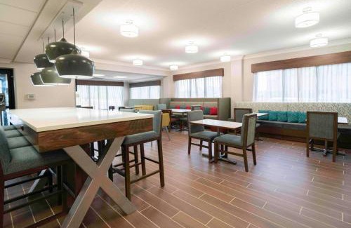 Maryland Heights Hotel | Hampton Inn St. Louis - Westport