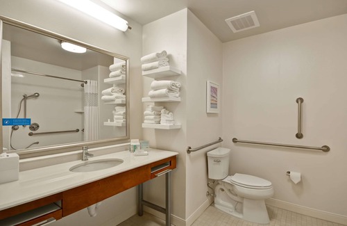 North Charleston Hotel | Hampton Inn & Suites Charleston Airport
