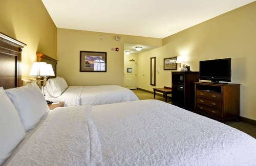 North Charleston Hotel | Hampton Inn & Suites North Charleston-University Blvd