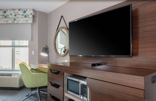 Crystal City Hotel | Hampton Inn & Suites Arlington Crystal City DCA