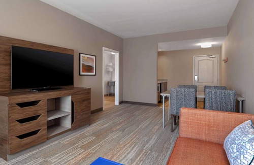 Billings Hotel | Hampton Inn & Suites Billings West I-90