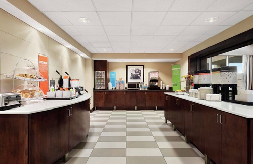 Brunswick Hotel | Hampton Inn & Suites Brunswick