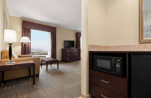 Brunswick Hotel | Hampton Inn & Suites Brunswick