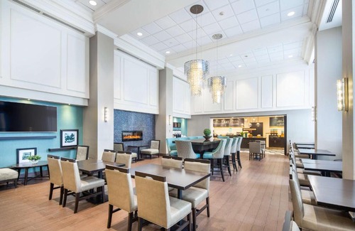 Northeast Mississauga Hotel | Hampton Inn & Suites by Hilton Toronto Airport