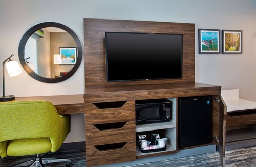 Caloosahatchee Hotel | Hampton Inn & Suites - Cape Coral/Fort Myers Area, FL