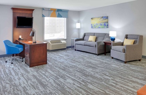 Southeast Arlington Hotel | Hampton Inn & Suites Dallas-Arlington-South