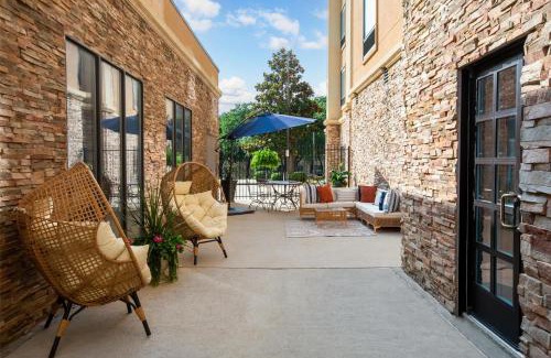 North Arlington Hotel | Hampton Inn & Suites Dallas-Arlington North-Entertainment District