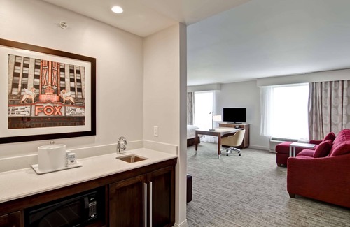 Troy Hotel | Hampton Inn & Suites Detroit/Troy