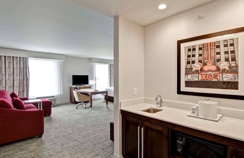 Troy Hotel | Hampton Inn & Suites Detroit/Troy