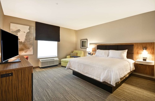 Warren Hotel | Hampton Inn & Suites Detroit/Warren
