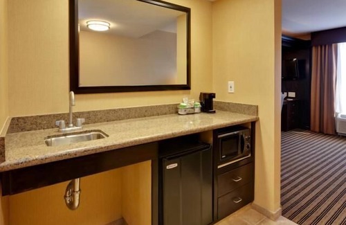 Herndon Hotel | Hampton Inn & Suites Fresno-Northwest