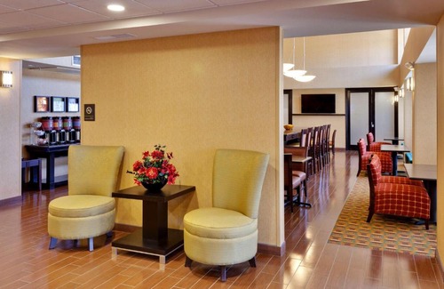 Herndon Hotel | Hampton Inn & Suites Fresno - Northwest