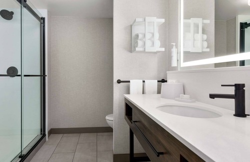 Greenville Downtown Hotel | Hampton Inn & Suites Greenville-Downtown-RiverPlace