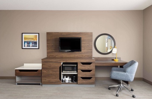 Harrisburg Hotel | Hampton Inn & Suites Harrisburg/North
