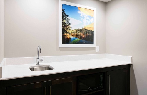 Hudson Hotel | Hampton Inn & Suites Hudson