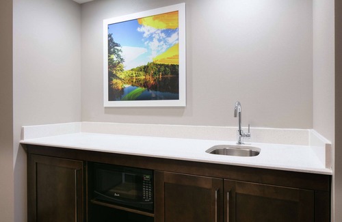 Hudson Hotel | Hampton Inn & Suites Hudson