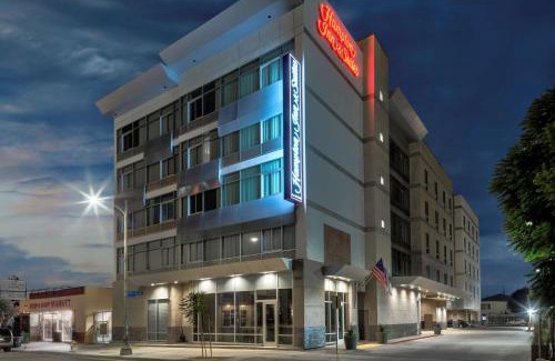 Hollywood Hotel | Hampton Inn & Suites Los Angeles/Hollywood, CA