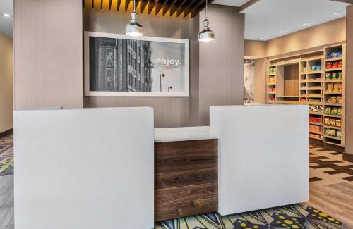 Hollywood Hotel | Hampton Inn & Suites Los Angeles/Hollywood, CA