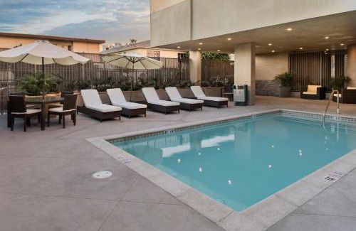 Hollywood Hotel | Hampton Inn & Suites Los Angeles/Hollywood, CA