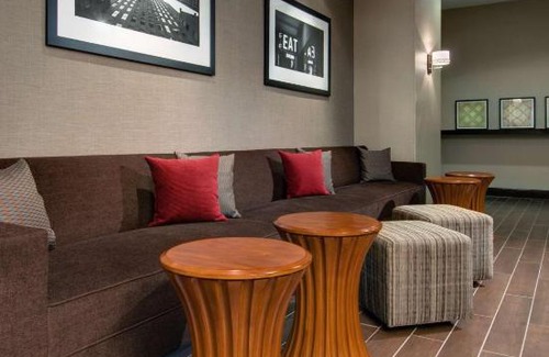 Westown Hotel | Hampton Inn & Suites Milwaukee Downtown