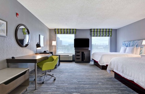 Harrison Hotel | Hampton Inn & Suites Newark-Harrison-Riverwalk